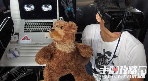 不给隔壁老王机会！日本男子发明VR眼镜远程“撸”女友1